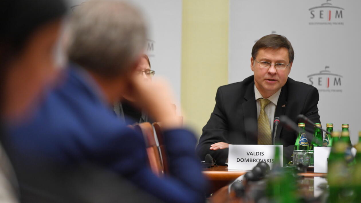 Wiceszef Komisji Europejskiej: oskarżenia są poważne, śledzimy sytuację w sprawie KNF